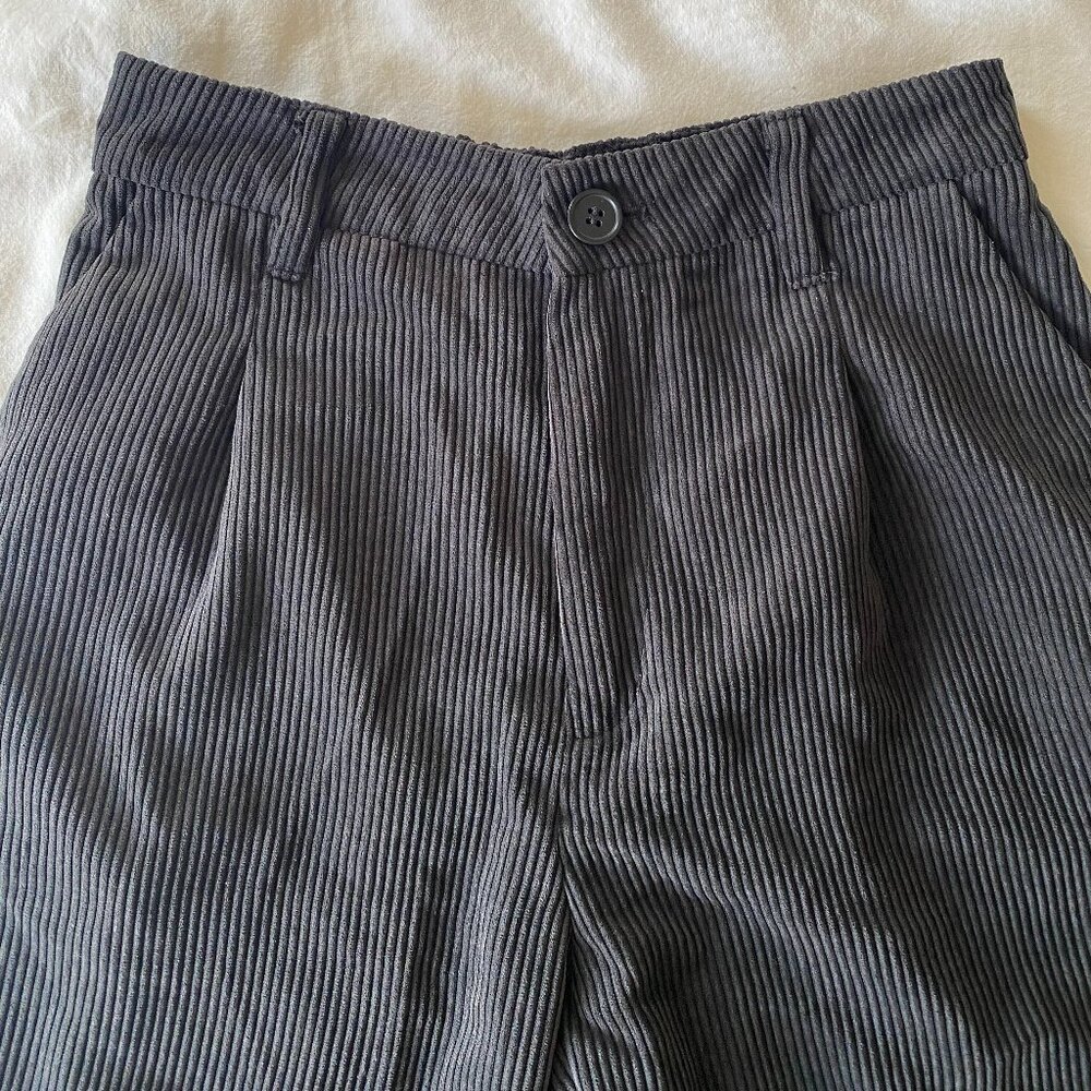 H&M Black Corduroy Straight Leg Pants (Small)